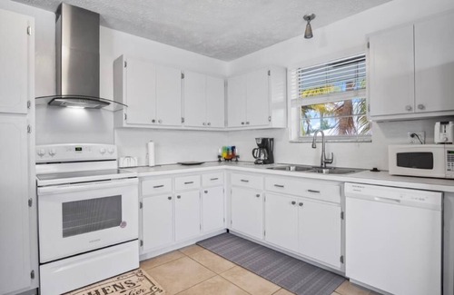 Venetian Shores House | Classic canal home with vintage charm!