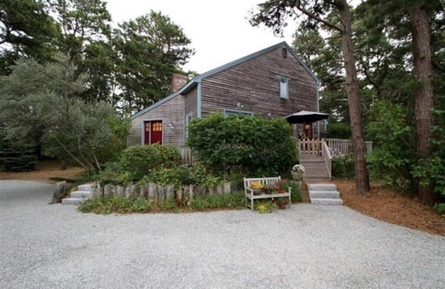 Brewster House | Classic Cape: Huge Yard, Walk to Beaches, Brewster Flats, Restaurants & Bars