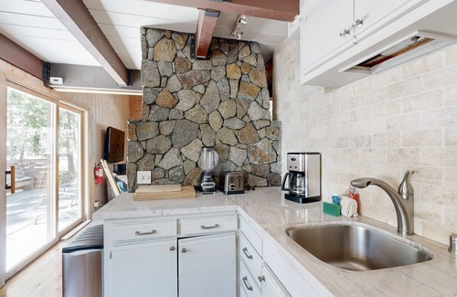 Sunnyside House | Classic chalet w/hot tub, boat launch & Gas grill