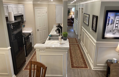 Athens Condo | Classic City 3 bedroom 2 bath condo with deck close to 5-points & UGA in Athens