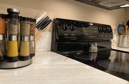 Athens Condo | Classic City 3 bedroom 2 bath condo with deck close to 5-points & UGA in Athens