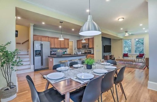 Athens House | Classic City Dawg House- Charleston Style Home, Firepit, Relaxing porches