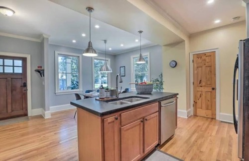 Athens House | Classic City Dawg House- Charleston Style Home, Firepit, Relaxing porches