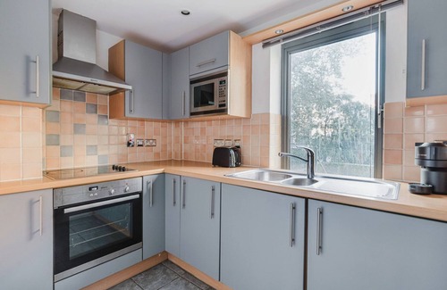 Bishopsgate Apartment | Classic City of London 1BR, Furniture & Decor Included, by Blueground
