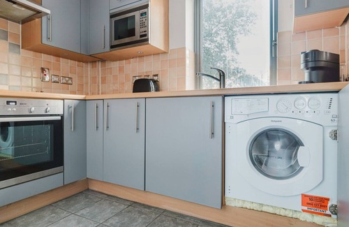 Bishopsgate Apartment | Classic City of London 1BR, Furniture & Decor Included, by Blueground