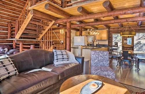 Florissant House | Classic Colorado Log Home w/Mountain Views!