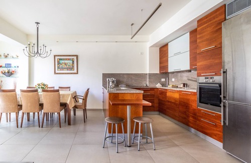 Mamilla Apartment | Classic, Comfortable, Rechavia