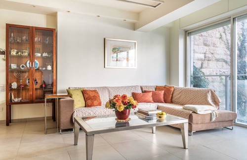 Mamilla Apartment | Classic, Comfortable, Rechavia