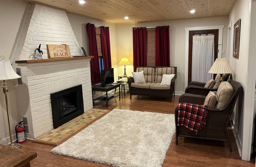 Crystal Beach Cottage | Classic Cottage by the Beach!