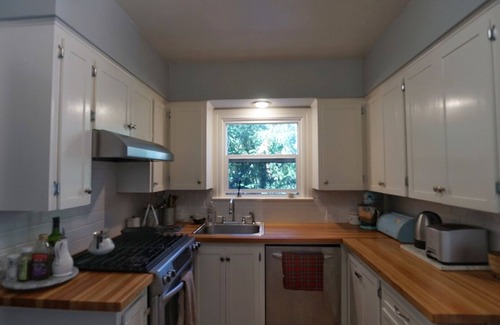 Baker City House | Classic Cottage in the Heart of Downtown Historic Baker City