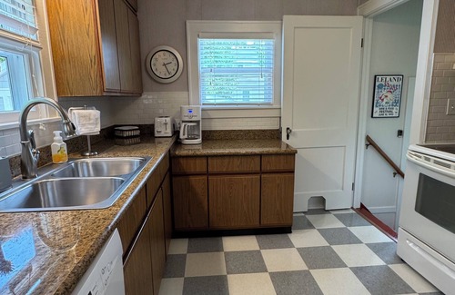 Leland House | Classic Cottage in the Heart of Leland