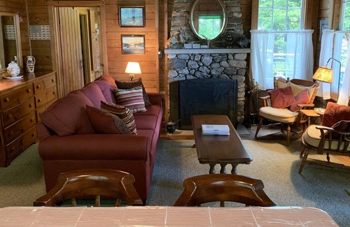 Boothbay Harbor Cottage | Classic Cottage with Ocean View on beautiful Spruce Pt - access to Pools & more!