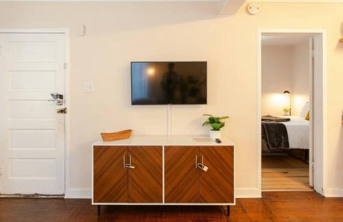 Medford Apartment | Classic & Cozy Apartments - Parking & Close To Dw