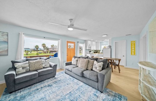 Surfside Beach House | Classic, Cozy Bungalow With Large Deck Near Beach