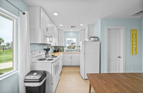 Surfside Beach House | Classic, Cozy Bungalow With Large Deck Near Beach
