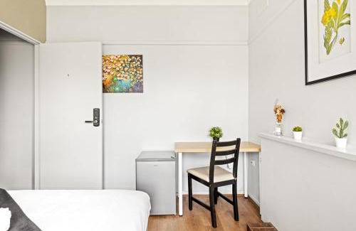 Narwee House | Classic Double Room - Centrally Located at Narwee - Shared Bathroom