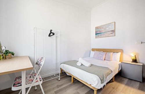 Sydney House | Classic Double Room - Quaint Place in South Hurstville - Shared Bathroom