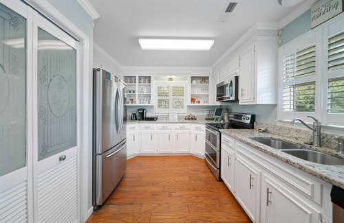 Isle of Palms House | Classic Family Beach Home w/Game Room & Private Pool! Short 1 Block Walk to Beach!