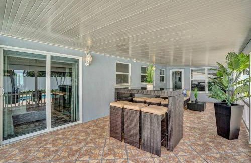 Cypress Lakes House | Classic Florida 6 Bedroom Heated Pool 10 mins to the beach