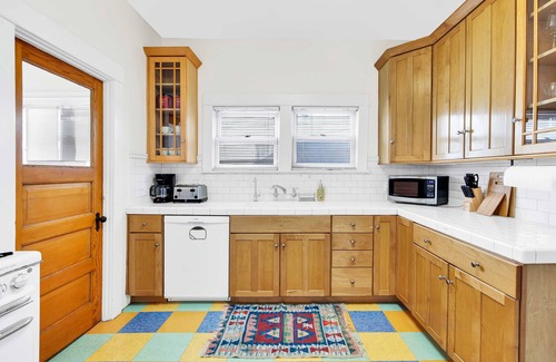 Wilshire House | Classic Home Near Downtown
