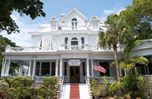 Historic Seaport Apartment | Classic King & Private Balcony - Curry Mansion Inn