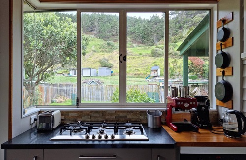 Te Akau House | Classic Kiwi Bach at Sunset Beach