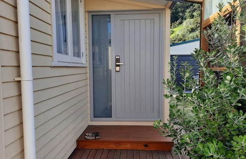 Te Akau House | Classic Kiwi Bach at Sunset Beach