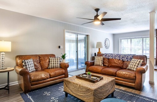Louisville House | Classic Lake House - Lakefront w/ Fire Pit, & Dock!