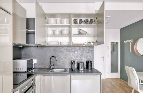 Vienna Apartment | Classic Leopoldstadt 2BR w/Elevator, Gym & Sauna, near U2, by Blueground