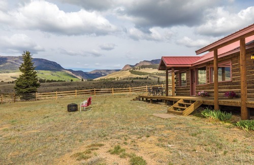 Creede House | Classic Log Cabin - Amazing Views - ATV Parking - Close to Town