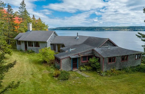 Blue Hill Cottage | Classic Maine Waterfront Cottage with Private Beach and 4 Bedrooms