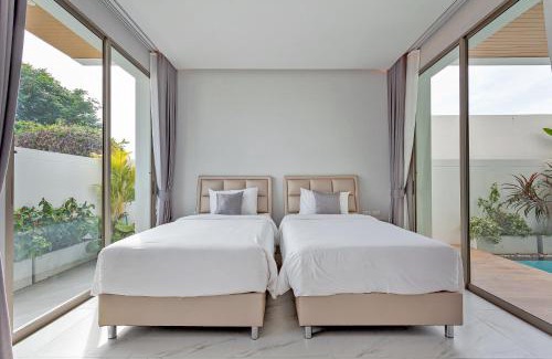 Ban Saiyuan Villa | Classic Modern Pool Villas Rawai 3BR