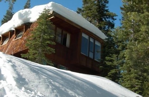Alpine Meadows Cabin | Classic Mountain Cabin - Near Lake Tahoe and Tahoe City