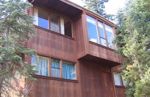 Alpine Meadows Cabin | Classic Mountain Cabin - Near Lake Tahoe and Tahoe City