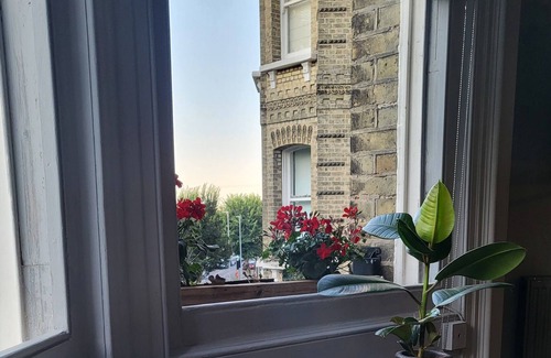 Hove Apartment | Classic One Bedroom in Central Hove