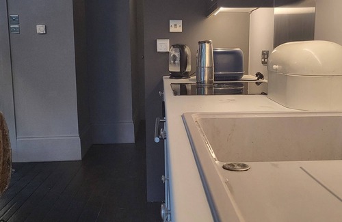 Hove Apartment | Classic One Bedroom in Central Hove