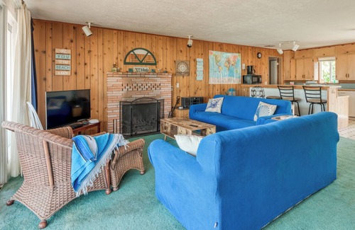 Waldport House | Classic Oregon Beach Home has Oceanview Deck, Fenced Yard, Fire Pit, and Hot Tub