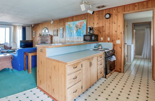 Waldport House | Classic Oregon Beach Home has Oceanview Deck, Fenced Yard, Fire Pit, and Hot Tub