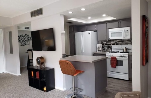 Tahquitz River Estates Condo | Classic Palm Springs Mountain View Condo
