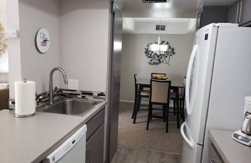 Tahquitz River Estates Condo | Classic Palm Springs Mountain View Condo
