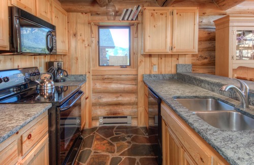 Gallatin Gateway Cabin | Classic Riverfront Cabin