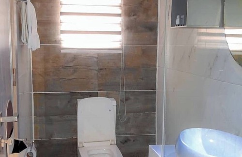 Lekki Phase 1 Hotel | Classic Room/Wi-fi/Breakfast/spa