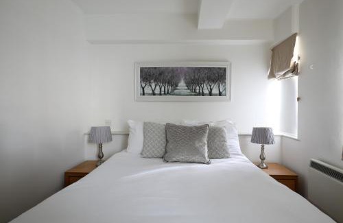 Brompton & Hans Town Apartment | Classic South Kensington Nell Gwynn