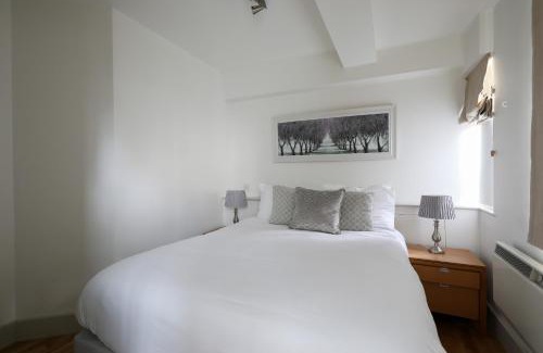 Brompton & Hans Town Apartment | Classic South Kensington Nell Gwynn