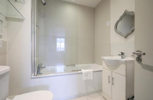 Brompton & Hans Town Apartment | Classic South Kensington Nell Gwynn