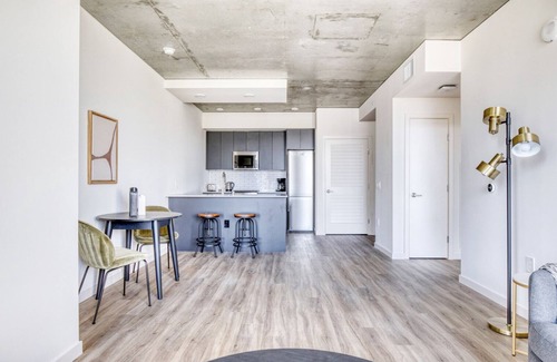 South Lake Union Apartment | Classic South Lake Union 1BR w/W/D & Roof, nr Lake Union, by Blueground