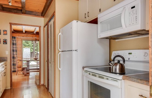 Carnelian Bay Cottage | Classic Tahoe Cottage - 1/2 Mile to Beach, Dogs Ok