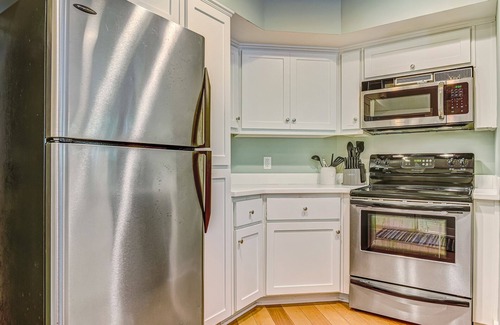 Tybee Island House | Classic Tybee Condo Steps from the Beach