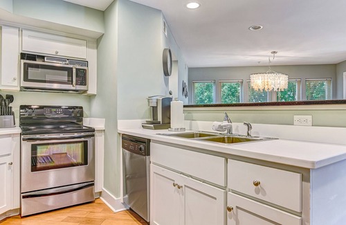 Tybee Island House | Classic Tybee Condo Steps from the Beach