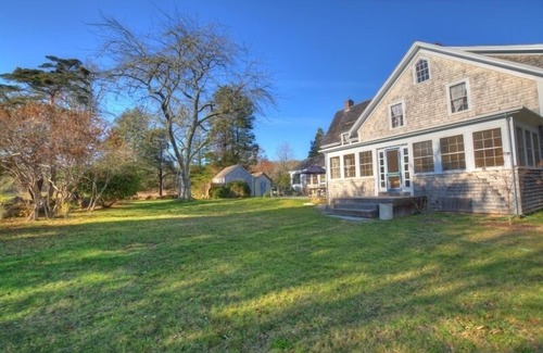 Chilmark House | Classic, upscale Chilmark farmhouse and PRIVATE BEACH KEY